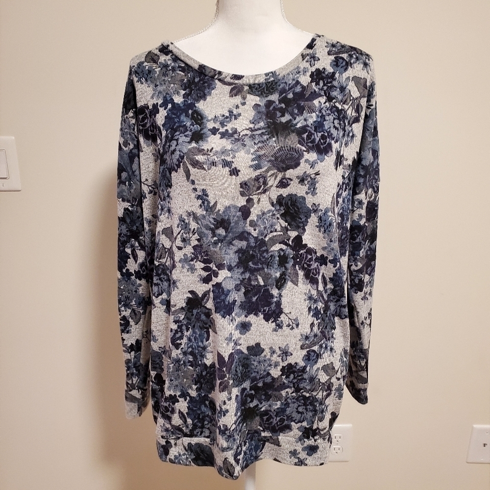 Mason+Mackenzie women's top.  Size M